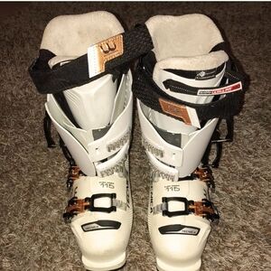 Tecnica Women's White Ski Boots Great Condition (Size 6-6.5)